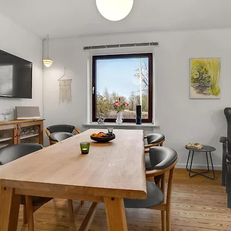Сasa de vacaciones Three-bedroom In *